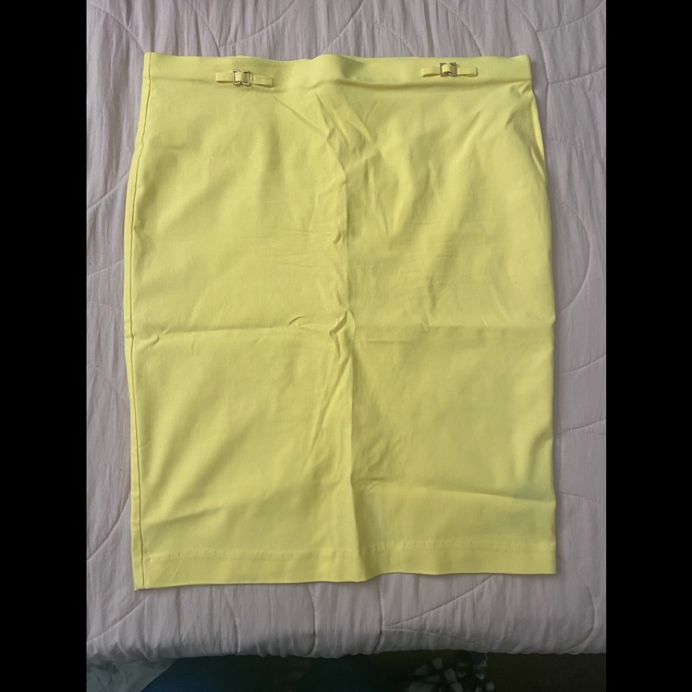 Yellow pencil skirt. New . No tags . Size XL